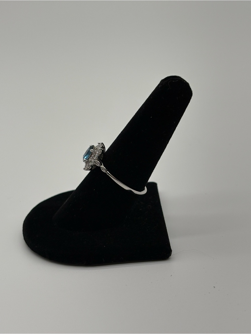 Silver Blue Oval Halo Ring Size 9 Women Jewelry - Picture 2 of 4